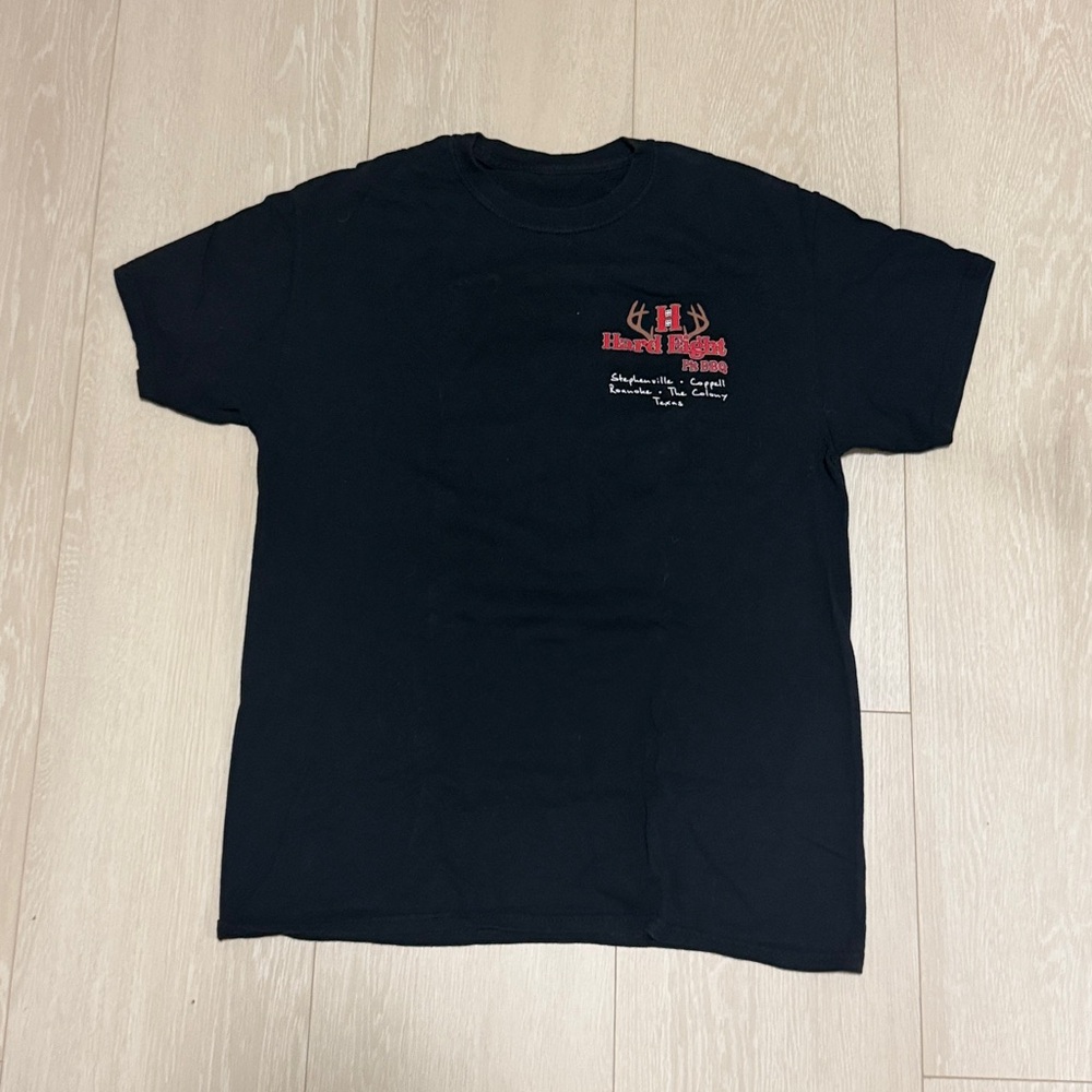 ✨ Texas Hard Eight Pit BBQ Black Graphic Tee with Red Design